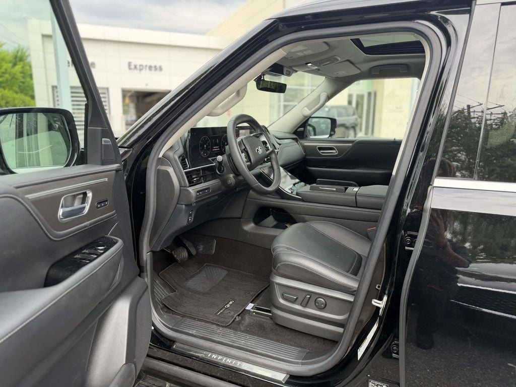 2025 INFINITI QX80 PURE