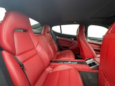 2015 Porsche Panamera 4