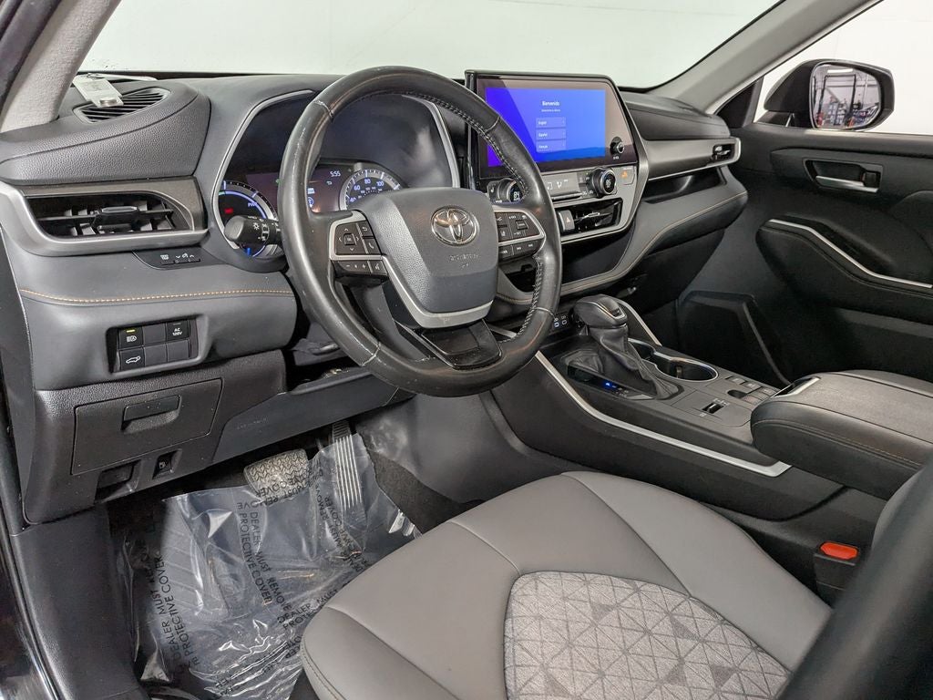 2023 Toyota Highlander Hybrid Bronze Edition