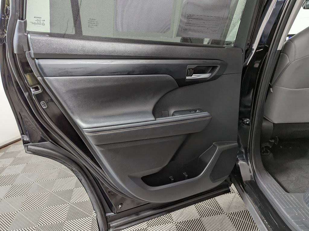 2023 Toyota Highlander Hybrid Bronze Edition