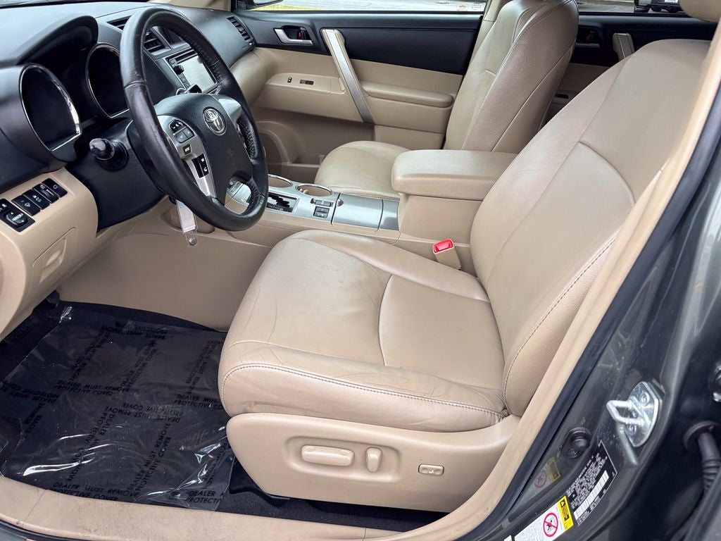 2013 Toyota Highlander SE