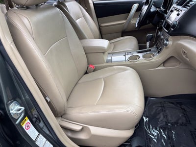 2013 Toyota Highlander SE