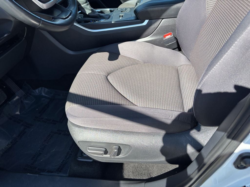 2025 Toyota Highlander LE