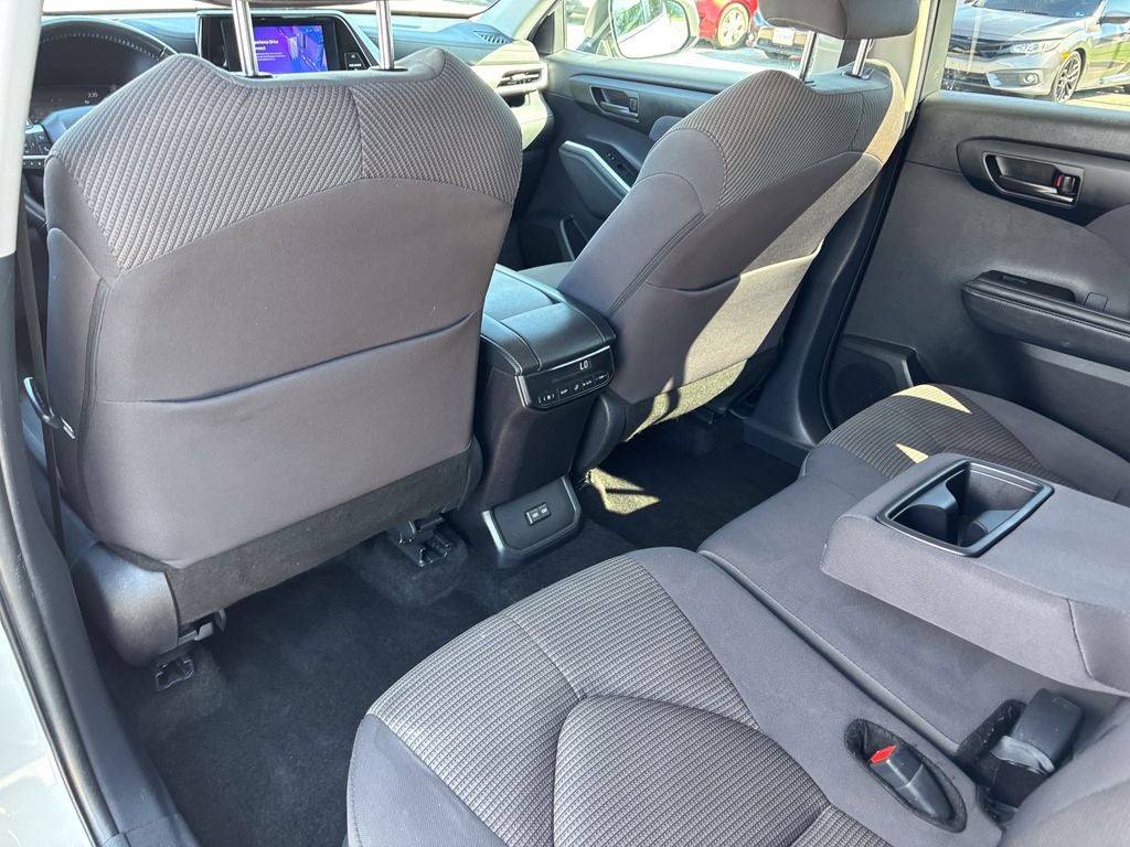 2025 Toyota Highlander LE