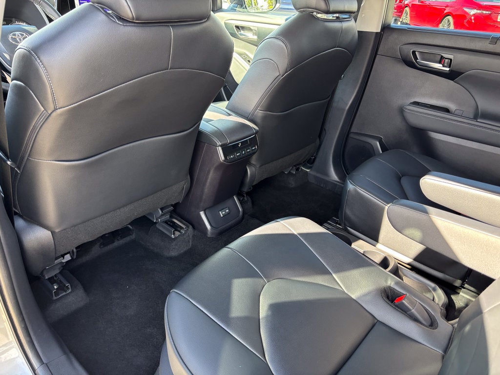 2025 Toyota Highlander XLE