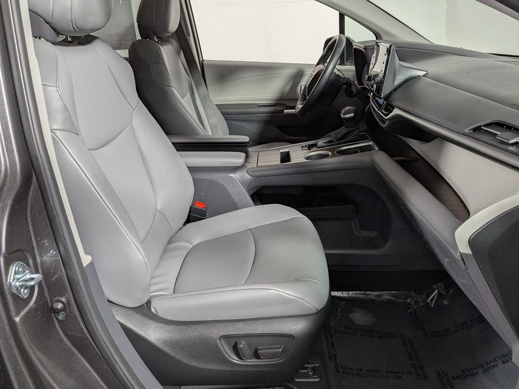 2024 Toyota Sienna XLE 8 Passenger