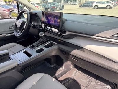 2026 Toyota Sienna XLE 8 Passenger