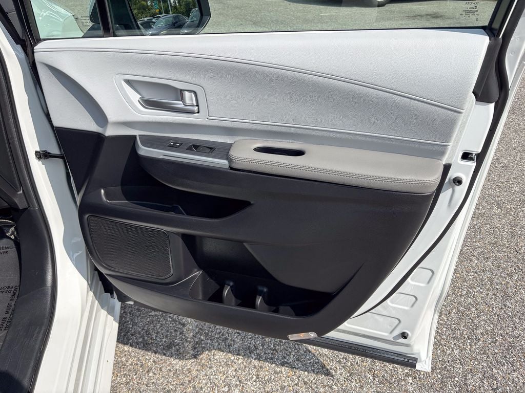2026 Toyota Sienna XLE 8 Passenger