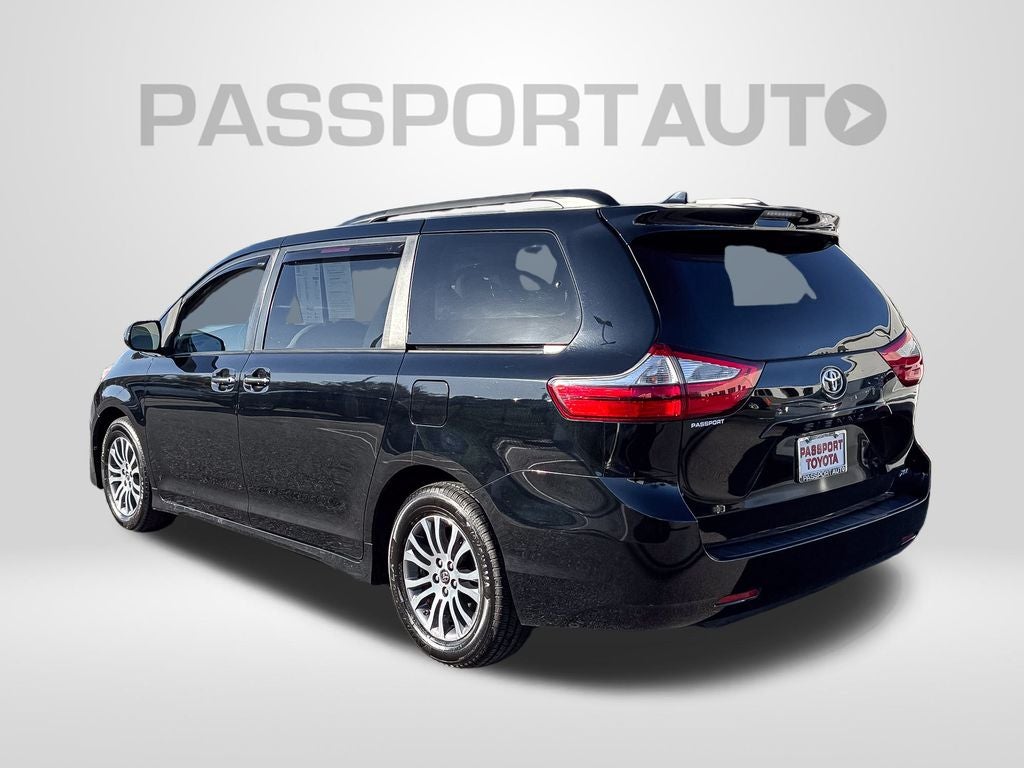2019 Toyota Sienna XLE 8 Passenger