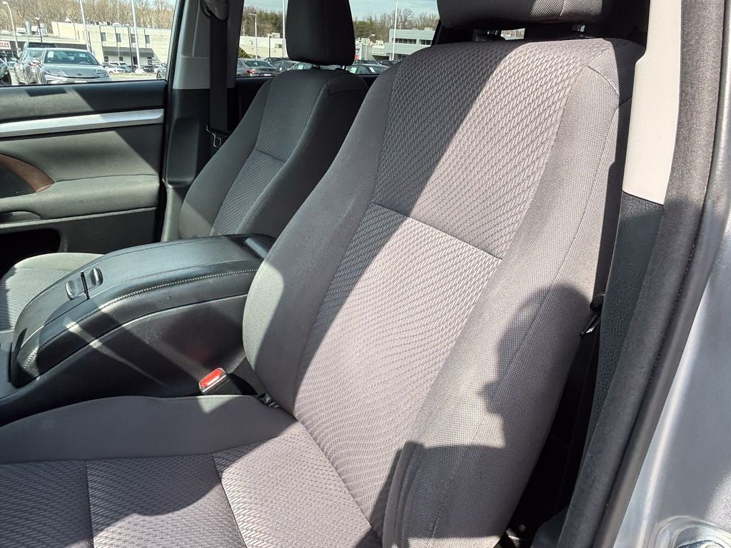 2016 Toyota Highlander LE