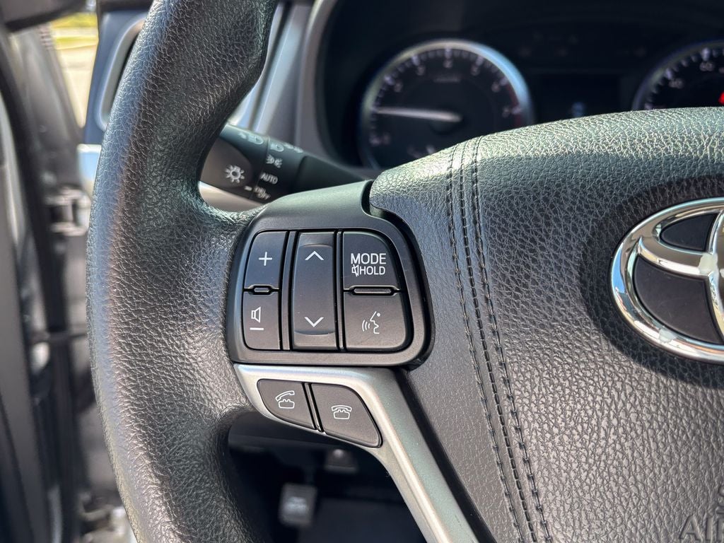 2016 Toyota Highlander LE