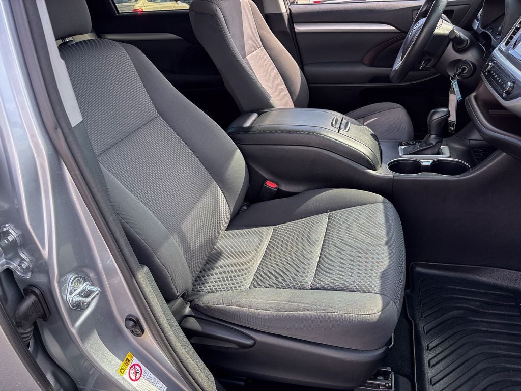 2016 Toyota Highlander LE