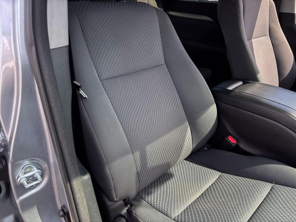 2016 Toyota Highlander LE