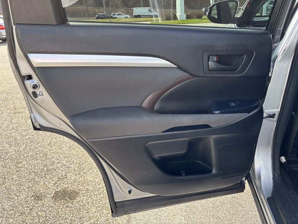 2016 Toyota Highlander LE